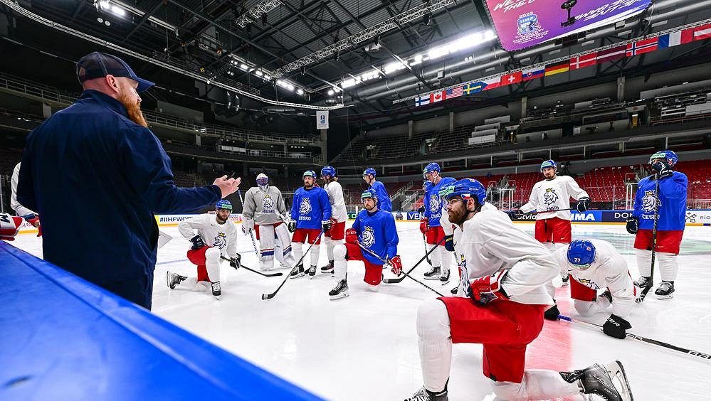 Reprezentace už trénovala v Tampere a na čtvrtfinále s USA chystá jednu změnu v sestavě